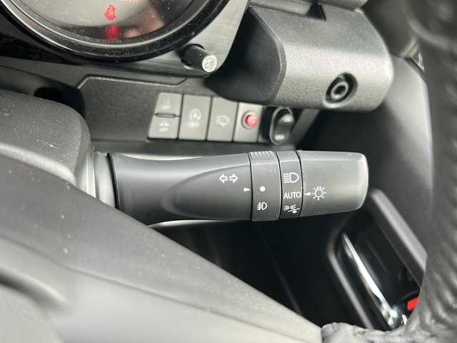 スズキ ジムニー XC 道北・旭川 2023(令5)年 1.4万km ブルーイッシュブラックパール3 ・ワンオーナー/・4WD/・禁煙車///スズキセーフティサポート///・標識認識機能/・車線逸脱警報機能/・ふらつき警報機能/・先行発車お知らせ機能/・ハイビームアシスト/・デュアルセンサーブレーキサポート/・ヒルディセントコントロール/・クルーズコントロール/・オートライト/・シートヒーター/・LEDライト/・フォグランプ/・ヘッドライトウォッシャー/・USB/・背面タイヤ/・純正フロアマット/・保証書/・取扱説明書