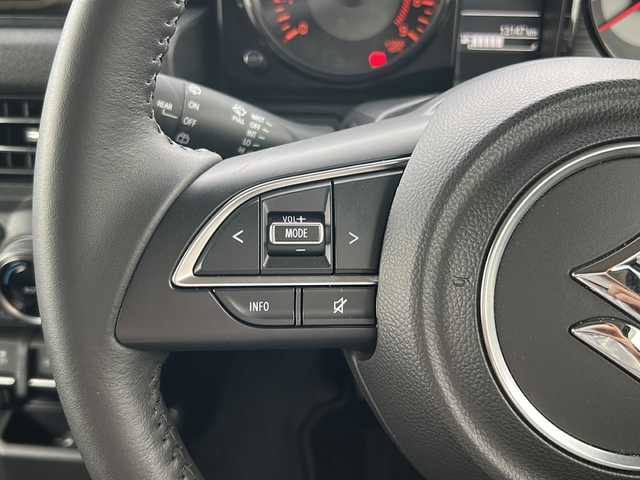 スズキ ジムニー XC 道北・旭川 2023(令5)年 1.4万km ブルーイッシュブラックパール3 ・ワンオーナー/・4WD/・禁煙車///スズキセーフティサポート///・標識認識機能/・車線逸脱警報機能/・ふらつき警報機能/・先行発車お知らせ機能/・ハイビームアシスト/・デュアルセンサーブレーキサポート/・ヒルディセントコントロール/・クルーズコントロール/・オートライト/・シートヒーター/・LEDライト/・フォグランプ/・ヘッドライトウォッシャー/・USB/・背面タイヤ/・純正フロアマット/・保証書/・取扱説明書