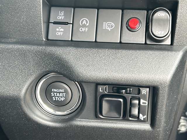 スズキ ジムニー XC 道北・旭川 2023(令5)年 1.4万km ブルーイッシュブラックパール3 ・ワンオーナー/・4WD/・禁煙車///スズキセーフティサポート///・標識認識機能/・車線逸脱警報機能/・ふらつき警報機能/・先行発車お知らせ機能/・ハイビームアシスト/・デュアルセンサーブレーキサポート/・ヒルディセントコントロール/・クルーズコントロール/・オートライト/・シートヒーター/・LEDライト/・フォグランプ/・ヘッドライトウォッシャー/・USB/・背面タイヤ/・純正フロアマット/・保証書/・取扱説明書