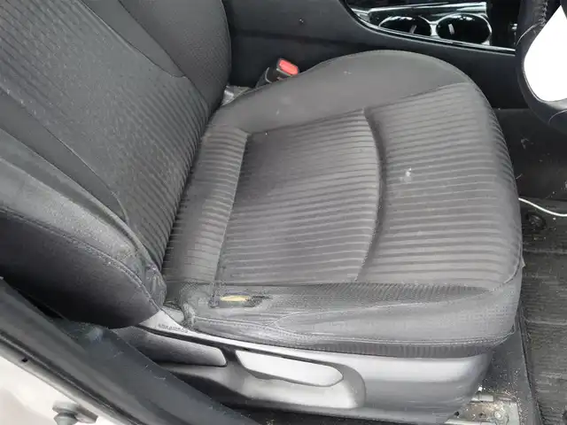トヨタ プリウス Sセーフティプラス 静岡県 2018(平30)年 15.8万km スティールブロンドM ワンオーナー/禁煙車/ETC/前方ドライブレコーダー/　(DRV-320)/バックカメラ/トヨタセーフティセンス/　・プリクラッシュセーフティ/　・レーンディパーチャーアラート/　・レーダークルーズコントロール/　・インテリジェントクリアランスソナー/　・オートマチックハイビーム/純正フロアマット/純正ドアバイザー
