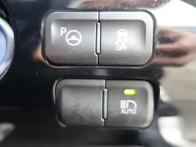 トヨタ プリウス Sセーフティプラス 静岡県 2018(平30)年 15.8万km スティールブロンドM ワンオーナー/禁煙車/ETC/前方ドライブレコーダー/　(DRV-320)/バックカメラ/トヨタセーフティセンス/　・プリクラッシュセーフティ/　・レーンディパーチャーアラート/　・レーダークルーズコントロール/　・インテリジェントクリアランスソナー/　・オートマチックハイビーム/純正フロアマット/純正ドアバイザー