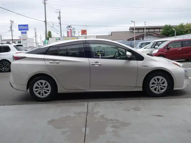 トヨタ プリウス Sセーフティプラス 静岡県 2018(平30)年 15.8万km スティールブロンドM ワンオーナー/禁煙車/ETC/前方ドライブレコーダー/　(DRV-320)/バックカメラ/トヨタセーフティセンス/　・プリクラッシュセーフティ/　・レーンディパーチャーアラート/　・レーダークルーズコントロール/　・インテリジェントクリアランスソナー/　・オートマチックハイビーム/純正フロアマット/純正ドアバイザー