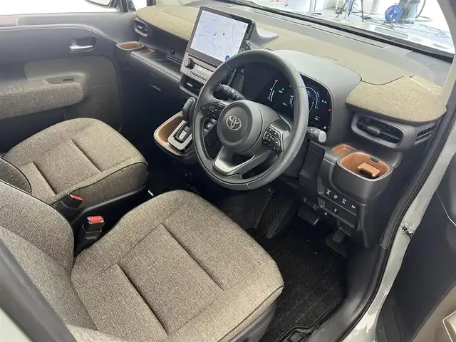 トヨタ シエンタ ハイブリッド Z 滋賀県 2023(令5)年 1.6万km アーバンカーキ 10.5インチディスプレイナビ/Apple Car Play /Bluetooth/フルセグテレビ/トヨタセーフティーセンス/・プリクラッシュセーフティ/・レーンディパーチャーアラート/・レーダークルーズコントロール/・アダプティブハイビームシステム/・ロードサインアシスト/・プロアクティブドライビングアシスト/・発進遅れ告知機能/・レーントレーシングアシスト/パノラミックビューモニター/パーキングサポートブレーキ/ブラインドスポットモニター/ETC2.0/両側パワースライドドア/LEDヘッドライト/オートライト/100V充電/TYPE C入力端子/純正ドライブレコーダー