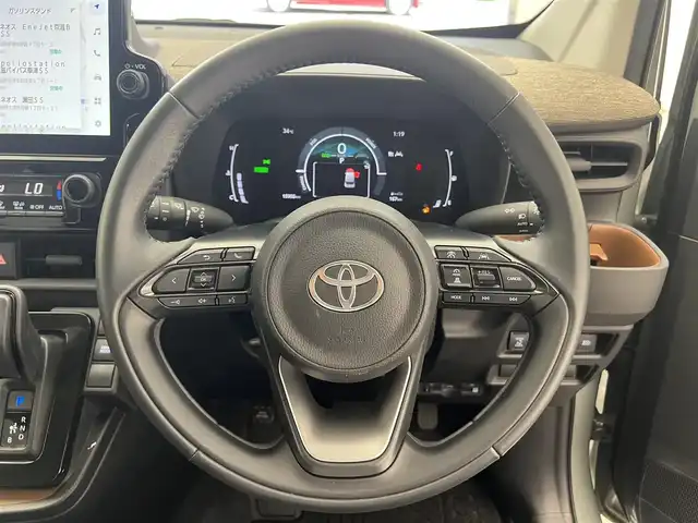 トヨタ シエンタ ハイブリッド Z 滋賀県 2023(令5)年 1.6万km アーバンカーキ 10.5インチディスプレイナビ/Apple Car Play /Bluetooth/フルセグテレビ/トヨタセーフティーセンス/・プリクラッシュセーフティ/・レーンディパーチャーアラート/・レーダークルーズコントロール/・アダプティブハイビームシステム/・ロードサインアシスト/・プロアクティブドライビングアシスト/・発進遅れ告知機能/・レーントレーシングアシスト/パノラミックビューモニター/パーキングサポートブレーキ/ブラインドスポットモニター/ETC2.0/両側パワースライドドア/LEDヘッドライト/オートライト/100V充電/TYPE C入力端子/純正ドライブレコーダー