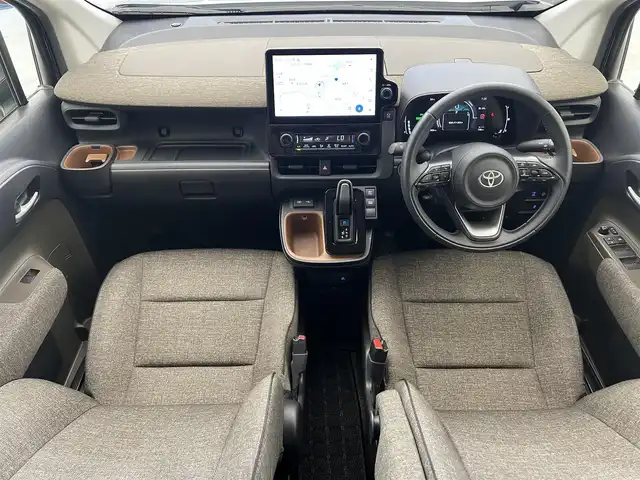 トヨタ シエンタ ハイブリッド Z 滋賀県 2023(令5)年 1.6万km アーバンカーキ 10.5インチディスプレイナビ/Apple Car Play /Bluetooth/フルセグテレビ/トヨタセーフティーセンス/・プリクラッシュセーフティ/・レーンディパーチャーアラート/・レーダークルーズコントロール/・アダプティブハイビームシステム/・ロードサインアシスト/・プロアクティブドライビングアシスト/・発進遅れ告知機能/・レーントレーシングアシスト/パノラミックビューモニター/パーキングサポートブレーキ/ブラインドスポットモニター/ETC2.0/両側パワースライドドア/LEDヘッドライト/オートライト/100V充電/TYPE C入力端子/純正ドライブレコーダー