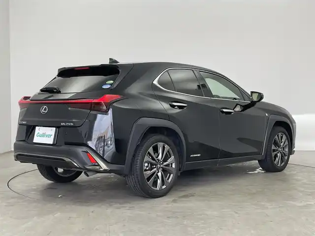 レクサス ＵＸ 250h Fスポーツ 埼玉県 2020(令2)年 5.7万km グラファイトブラックガラスフレーク サンルーフ　メーカーナビ　パノラミックビューモニター　ＢＳＭ　赤レザーシート　ビルトインＥＴＣ２．０　セーフティシステムプラス　ステアリングヒーター　メモリシート　シートヒーター　ベンチレーション