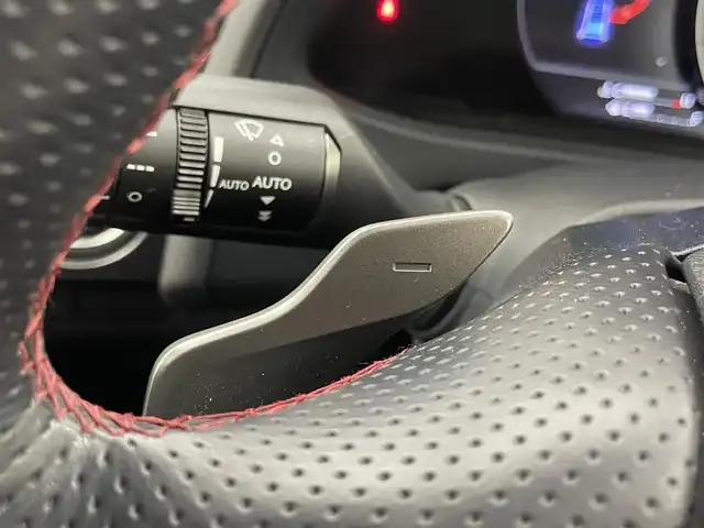 レクサス ＵＸ 250h Fスポーツ 埼玉県 2020(令2)年 5.7万km グラファイトブラックガラスフレーク サンルーフ　メーカーナビ　パノラミックビューモニター　ＢＳＭ　赤レザーシート　ビルトインＥＴＣ２．０　セーフティシステムプラス　ステアリングヒーター　メモリシート　シートヒーター　ベンチレーション