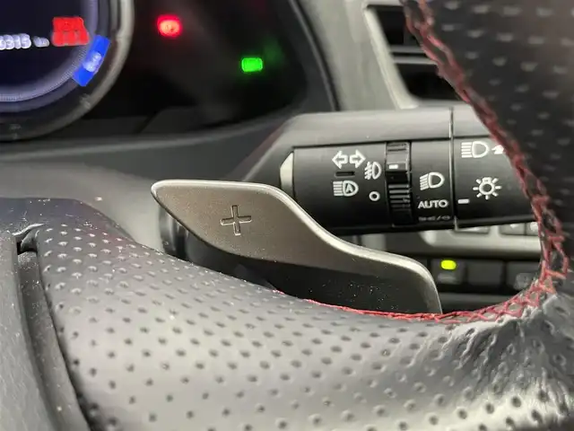 レクサス ＵＸ 250h Fスポーツ 埼玉県 2020(令2)年 5.7万km グラファイトブラックガラスフレーク サンルーフ　メーカーナビ　パノラミックビューモニター　ＢＳＭ　赤レザーシート　ビルトインＥＴＣ２．０　セーフティシステムプラス　ステアリングヒーター　メモリシート　シートヒーター　ベンチレーション