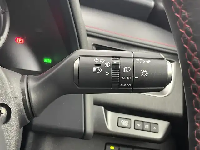 レクサス ＵＸ 250h Fスポーツ 埼玉県 2020(令2)年 5.7万km グラファイトブラックガラスフレーク サンルーフ　メーカーナビ　パノラミックビューモニター　ＢＳＭ　赤レザーシート　ビルトインＥＴＣ２．０　セーフティシステムプラス　ステアリングヒーター　メモリシート　シートヒーター　ベンチレーション
