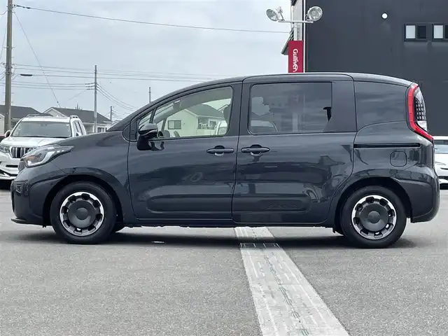 トヨタ シエンタ ハイブリッド Z 群馬県 2022(令4)年 1.4万km ダークグレー トヨタセーフティセンス/・プリクラッシュセーフティ/・レーダークルーズコントロール/・レーントレーシングアシスト/・アダプティブハイビームシステム/・ロードサインアシスト/トヨタチームメイト/・アドバンストパーク/純正8inchディスプレイオーディオ（地図機能有）/　　Bluetooth/FM/AM/USB/Miracast/    AppleCarPlay/AndroidAuto/パノラミックビューモニター（床下透過表示機能付）/両側ハンズフリーパワースライドドア/オートLEDヘッドライト/ブラインドスポットモニター/パーキングサポートブレーキ/クリアランスソナー/本革巻きステアリング/スマートキー/ビルドインETC
