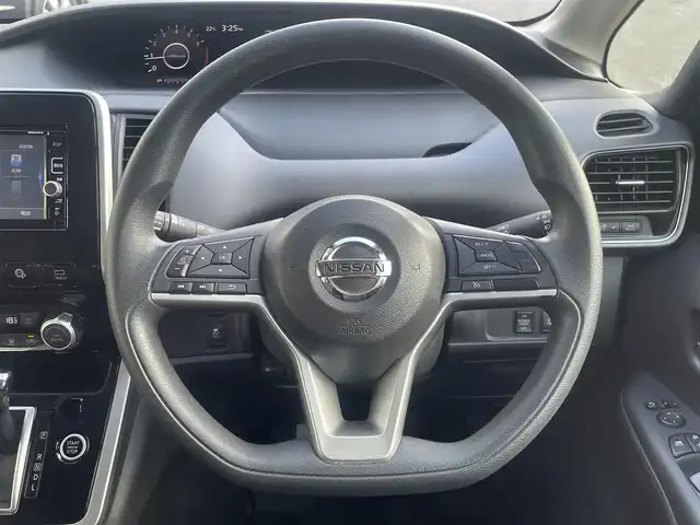 日産 セレナ X 秋田県 2016(平28)年 11.5万km ブリリアントホワイトパール (株)IDOMが運営する【じしゃロン秋田店】の自社ローン専用車両になりますこちらは現金またはオートローンご利用時の価格です。自社ローンご希望の方は別途その旨お申付け下さい/セーフティパックA/踏み間違い衝突防止アシスト/インテリジェントパーキングアシスト/アラウンドビューモニター/フロント&バックソナー/進入禁止標識検知/ステアリングスイッチ/サイド、カーテンエアバッグ/エマージェンシーブレーキ/純正SDナビ【CD/DVD/SD/Bluetooth/MUSIC STOCKER/USB/AUX/VTR/iPod/WALKMAN】/クルーズコントロール/前後ドラレコ/フルセグTV/両側パワースライドドア/ETC/LEDヘッドライト