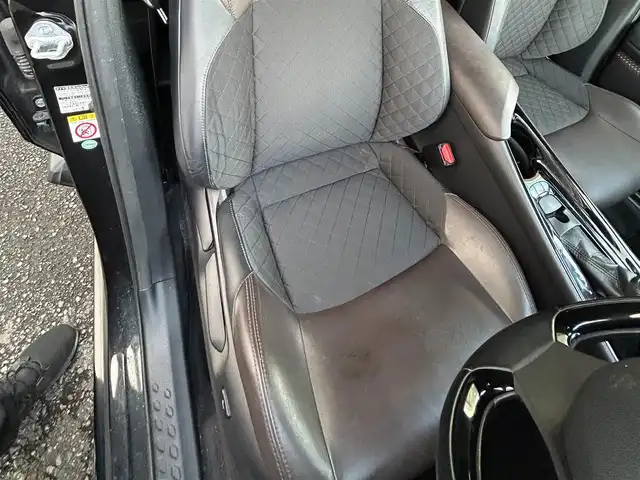 トヨタ Ｃ－ＨＲ G 兵庫県 2017(平29)年 13.5万km ブラックマイカ ワンオーナー/社外ナビ/CD/BT/USB/HDMI/フルゼグTV/バックカメラ/ETC/衝突軽減ブレーキ/クルーズコントロール/コーナーセンサー/前後コーナーセンサー/オートライト/オートハイビーム/フォグランプ/スマートキー/電動格納ミラー/純正フロアマット/純正ドアバイザー/純正18インチアルミ/取扱説明書/保証書