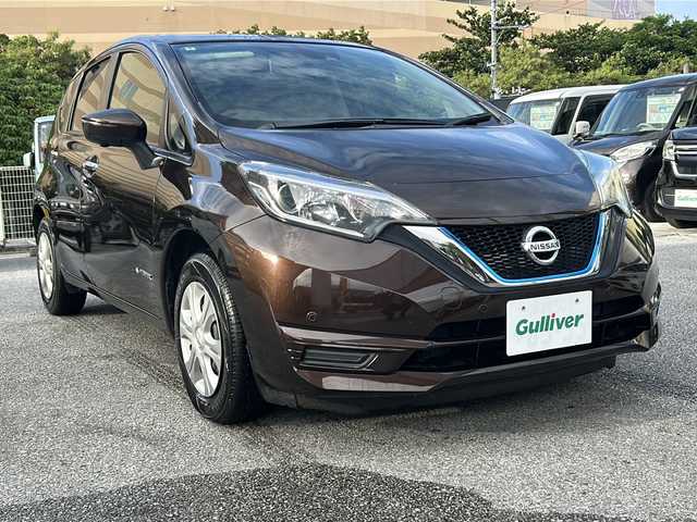 日産 ノート e－パワー X 沖縄県 2017(平29)年 10.8万km インペリアルアンバーP 純正ナビ　/（ＡＭ／ＦＭ／ＣＤ／ＤＶＤ／ＢＴ）　/フルセグＴＶ　/全方位モニター　/コーナーセンサー　/レーンキープアシスト　/衝突軽減システム　/オートライト　/純正フロアマット　/スマートキー　/ＥＴＣ