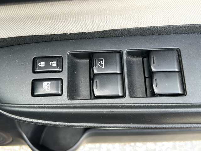 日産 ノート e－パワー X 沖縄県 2017(平29)年 10.8万km インペリアルアンバーP 純正ナビ　/（ＡＭ／ＦＭ／ＣＤ／ＤＶＤ／ＢＴ）　/フルセグＴＶ　/全方位モニター　/コーナーセンサー　/レーンキープアシスト　/衝突軽減システム　/オートライト　/純正フロアマット　/スマートキー　/ＥＴＣ