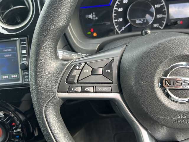 日産 ノート e－パワー X 沖縄県 2017(平29)年 10.8万km インペリアルアンバーP 純正ナビ　/（ＡＭ／ＦＭ／ＣＤ／ＤＶＤ／ＢＴ）　/フルセグＴＶ　/全方位モニター　/コーナーセンサー　/レーンキープアシスト　/衝突軽減システム　/オートライト　/純正フロアマット　/スマートキー　/ＥＴＣ