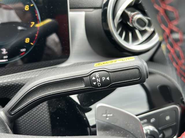メルセデス・ベンツ ＣＬＡ２５０ Sブレイク 4MATIC AMGライン 兵庫県 2020(令2)年 3.4万km デニムブルー 4WD/登録時走行距離33415km/OP　レーダーセーフティパッケージ/【PRE-SAFE/アクティブブラインドスポット/アクティブレーンキーピング/他】/OP　アドバンスドパッケージ/【360度カメラシステム/ヘッドアップディスプレイ/アドバンスドサウンドシステム（10スピーカー）】/OP　レザーエクスクルーシブパッケージ/【ブラック/レッドツートーン革スポーツシート/アルミニウムインパネ加飾】/OP　ナビゲーションパッケージ/【ナビゲーション/フルセグTV/トラフィックサインアシスト/他】/OP　パノラミックスライディングルーフ/OP　ETC2.0/マルチビームLEDヘッドランプ/アダプティブハイビームアシストプラス/パークトロニック/アクティブパーキングアシスト/AMG18インチAW/アンビエントライト（64色）/パワーバックドア/前席シートヒーター/パワーシート/純正フロアマット/ドアバイザー/保証書/取説/スペアキー
