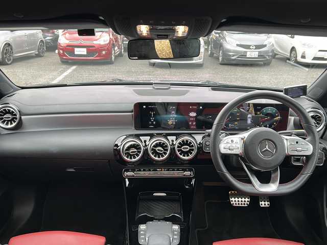メルセデス・ベンツ ＣＬＡ２５０ Sブレイク 4MATIC AMGライン 兵庫県 2020(令2)年 3.4万km デニムブルー 4WD/登録時走行距離33415km/OP　レーダーセーフティパッケージ/【PRE-SAFE/アクティブブラインドスポット/アクティブレーンキーピング/他】/OP　アドバンスドパッケージ/【360度カメラシステム/ヘッドアップディスプレイ/アドバンスドサウンドシステム（10スピーカー）】/OP　レザーエクスクルーシブパッケージ/【ブラック/レッドツートーン革スポーツシート/アルミニウムインパネ加飾】/OP　ナビゲーションパッケージ/【ナビゲーション/フルセグTV/トラフィックサインアシスト/他】/OP　パノラミックスライディングルーフ/OP　ETC2.0/マルチビームLEDヘッドランプ/アダプティブハイビームアシストプラス/パークトロニック/アクティブパーキングアシスト/AMG18インチAW/アンビエントライト（64色）/パワーバックドア/前席シートヒーター/パワーシート/純正フロアマット/ドアバイザー/保証書/取説/スペアキー