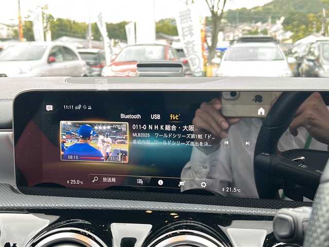 メルセデス・ベンツ ＣＬＡ２５０ Sブレイク 4MATIC AMGライン 兵庫県 2020(令2)年 3.4万km デニムブルー 4WD/登録時走行距離33415km/OP　レーダーセーフティパッケージ/【PRE-SAFE/アクティブブラインドスポット/アクティブレーンキーピング/他】/OP　アドバンスドパッケージ/【360度カメラシステム/ヘッドアップディスプレイ/アドバンスドサウンドシステム（10スピーカー）】/OP　レザーエクスクルーシブパッケージ/【ブラック/レッドツートーン革スポーツシート/アルミニウムインパネ加飾】/OP　ナビゲーションパッケージ/【ナビゲーション/フルセグTV/トラフィックサインアシスト/他】/OP　パノラミックスライディングルーフ/OP　ETC2.0/マルチビームLEDヘッドランプ/アダプティブハイビームアシストプラス/パークトロニック/アクティブパーキングアシスト/AMG18インチAW/アンビエントライト（64色）/パワーバックドア/前席シートヒーター/パワーシート/純正フロアマット/ドアバイザー/保証書/取説/スペアキー