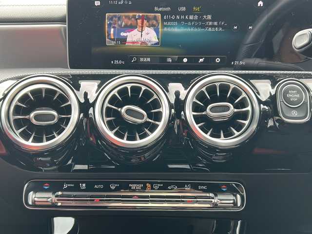 メルセデス・ベンツ ＣＬＡ２５０ Sブレイク 4MATIC AMGライン 兵庫県 2020(令2)年 3.4万km デニムブルー 4WD/登録時走行距離33415km/OP　レーダーセーフティパッケージ/【PRE-SAFE/アクティブブラインドスポット/アクティブレーンキーピング/他】/OP　アドバンスドパッケージ/【360度カメラシステム/ヘッドアップディスプレイ/アドバンスドサウンドシステム（10スピーカー）】/OP　レザーエクスクルーシブパッケージ/【ブラック/レッドツートーン革スポーツシート/アルミニウムインパネ加飾】/OP　ナビゲーションパッケージ/【ナビゲーション/フルセグTV/トラフィックサインアシスト/他】/OP　パノラミックスライディングルーフ/OP　ETC2.0/マルチビームLEDヘッドランプ/アダプティブハイビームアシストプラス/パークトロニック/アクティブパーキングアシスト/AMG18インチAW/アンビエントライト（64色）/パワーバックドア/前席シートヒーター/パワーシート/純正フロアマット/ドアバイザー/保証書/取説/スペアキー