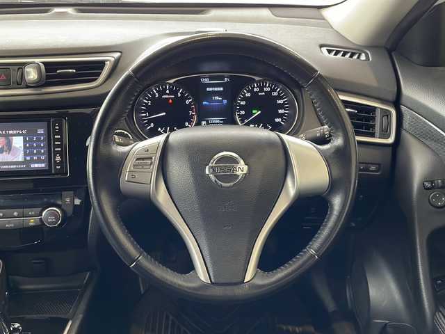 日産 エクストレイル 20X 秋田県 2014(平26)年 12.4万km ブリリアントホワイトパール 社外ナビ　CN-R300WD/・フルセグテレビ/・ＣＤ、ＤＶＤ、ＳＤ/・ＢＴ/・ＵＳＢ/・ラジオ/前席シートヒーター/４ＷＤlock切替機能/ヒルディセントコントロール/アイドリングストップ/横滑り防止装置/防水シート/電動格納ミラー/純正フロアマット/ＥＴＣ/電動格納ミラー/社外17インチＡＷ組冬タイヤ積載