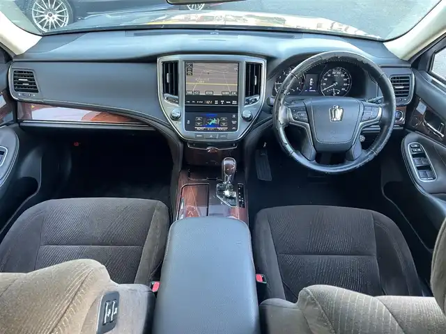 トヨタ クラウン ロイヤル ロイヤルサルーン 埼玉県 2014(平26)年 14.5万km ブラック (株)IDOMが運営する【じしゃロン川越店】の自社ローン専用車両になります。こちらは現金またはオートローンご利用時の価格です。自社ローンご希望の方は別途その旨お申付け下さい/純正HDDナビ/フルセグ/Bluetooth/CD/DVD/AM/FM/バックカメラ/クルーズコントロール/左右パワーシート/純正１６インチアルミホイール/HIDオートライト/フォグ/ビルトインETC/電動リアシェード/ステアリングリモコン/純正フロアマット/ドアバイザー/サイド＆カーテンエアバッグ/車両取扱説明書/ナビ取扱説明書