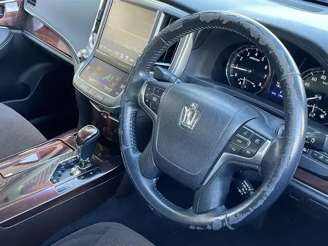 トヨタ クラウン ロイヤル ロイヤルサルーン 埼玉県 2014(平26)年 14.5万km ブラック (株)IDOMが運営する【じしゃロン川越店】の自社ローン専用車両になります。こちらは現金またはオートローンご利用時の価格です。自社ローンご希望の方は別途その旨お申付け下さい/純正HDDナビ/フルセグ/Bluetooth/CD/DVD/AM/FM/バックカメラ/クルーズコントロール/左右パワーシート/純正１６インチアルミホイール/HIDオートライト/フォグ/ビルトインETC/電動リアシェード/ステアリングリモコン/純正フロアマット/ドアバイザー/サイド＆カーテンエアバッグ/車両取扱説明書/ナビ取扱説明書