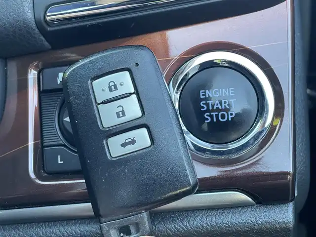 トヨタ クラウン ロイヤル ロイヤルサルーン 埼玉県 2014(平26)年 14.5万km ブラック (株)IDOMが運営する【じしゃロン川越店】の自社ローン専用車両になります。こちらは現金またはオートローンご利用時の価格です。自社ローンご希望の方は別途その旨お申付け下さい/純正HDDナビ/フルセグ/Bluetooth/CD/DVD/AM/FM/バックカメラ/クルーズコントロール/左右パワーシート/純正１６インチアルミホイール/HIDオートライト/フォグ/ビルトインETC/電動リアシェード/ステアリングリモコン/純正フロアマット/ドアバイザー/サイド＆カーテンエアバッグ/車両取扱説明書/ナビ取扱説明書