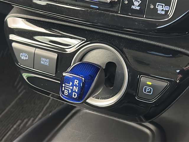 トヨタ プリウス ＰＨＶ S 宮城県 2020(令2)年 3.9万km アティチュードブラックマイカ ソーラーパネル/禁煙車/Toyota Safety Sense	/・プリクラッシュセーフティ	/・レーンディパーチャーアラート	/・オートマチックハイビーム	/・レーダークルーズコントロール	/純正ナビ/・BT.CD.DVD.AUX/ワンセグTV/バックカメラ/純正ドライブレコーダー/ビルトインETC/ステアリングスイッチ/プッシュスタート/スマートキー×2/純正エンジンスターター/純正フロアマッド/純正ドアバイザー/純正15インチホイールキャップ/三眼LEDヘッドライト/LEDフォグランプ/アイドリングストップ/横滑り防止機能/トノカバー