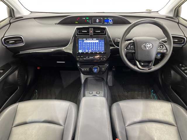 トヨタ プリウス Sツーリングセレクション 栃木県 2019(令1)年 3.6万km ホワイトパールクリスタルシャイン 純正9インチナビ/（CD/DVD/Bluetooth/フルセグTV）/バックカメラ/トヨタセーフティセンス/前後クリアランスソナー/デジタルインナーミラー（ドラレコ機能付き）/LEDヘッドライト/LEDフォグ/LEDデイライト/オートライト/オートマチックハイビーム/TRDエアロ（F/S/R）/TRDフロントガーニッシュ/黒レザーシート/シートヒーター/本革ステアリング/ステアリングスイッチ/電動格納ミラー/純正アルミホイール/純正フロアマット