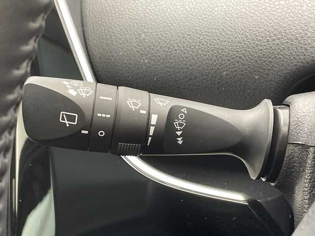 トヨタ プリウス Sツーリングセレクション 栃木県 2019(令1)年 3.6万km ホワイトパールクリスタルシャイン 純正9インチナビ/（CD/DVD/Bluetooth/フルセグTV）/バックカメラ/トヨタセーフティセンス/前後クリアランスソナー/デジタルインナーミラー（ドラレコ機能付き）/LEDヘッドライト/LEDフォグ/LEDデイライト/オートライト/オートマチックハイビーム/TRDエアロ（F/S/R）/TRDフロントガーニッシュ/黒レザーシート/シートヒーター/本革ステアリング/ステアリングスイッチ/電動格納ミラー/純正アルミホイール/純正フロアマット