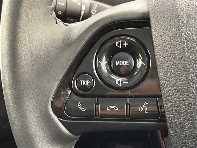 トヨタ プリウス Sツーリングセレクション 栃木県 2019(令1)年 3.6万km ホワイトパールクリスタルシャイン 純正9インチナビ/（CD/DVD/Bluetooth/フルセグTV）/バックカメラ/トヨタセーフティセンス/前後クリアランスソナー/デジタルインナーミラー（ドラレコ機能付き）/LEDヘッドライト/LEDフォグ/LEDデイライト/オートライト/オートマチックハイビーム/TRDエアロ（F/S/R）/TRDフロントガーニッシュ/黒レザーシート/シートヒーター/本革ステアリング/ステアリングスイッチ/電動格納ミラー/純正アルミホイール/純正フロアマット