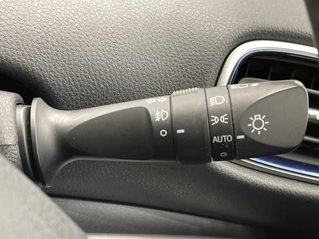 トヨタ プリウス Sツーリングセレクション 栃木県 2019(令1)年 3.6万km ホワイトパールクリスタルシャイン 純正9インチナビ/（CD/DVD/Bluetooth/フルセグTV）/バックカメラ/トヨタセーフティセンス/前後クリアランスソナー/デジタルインナーミラー（ドラレコ機能付き）/LEDヘッドライト/LEDフォグ/LEDデイライト/オートライト/オートマチックハイビーム/TRDエアロ（F/S/R）/TRDフロントガーニッシュ/黒レザーシート/シートヒーター/本革ステアリング/ステアリングスイッチ/電動格納ミラー/純正アルミホイール/純正フロアマット