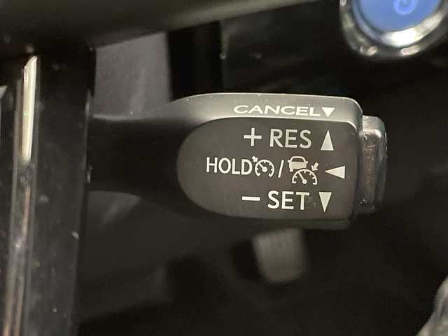 トヨタ プリウス Sツーリングセレクション 栃木県 2019(令1)年 3.6万km ホワイトパールクリスタルシャイン 純正9インチナビ/（CD/DVD/Bluetooth/フルセグTV）/バックカメラ/トヨタセーフティセンス/前後クリアランスソナー/デジタルインナーミラー（ドラレコ機能付き）/LEDヘッドライト/LEDフォグ/LEDデイライト/オートライト/オートマチックハイビーム/TRDエアロ（F/S/R）/TRDフロントガーニッシュ/黒レザーシート/シートヒーター/本革ステアリング/ステアリングスイッチ/電動格納ミラー/純正アルミホイール/純正フロアマット