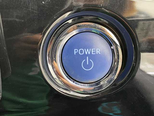 トヨタ プリウス Sツーリングセレクション 栃木県 2019(令1)年 3.6万km ホワイトパールクリスタルシャイン 純正9インチナビ/（CD/DVD/Bluetooth/フルセグTV）/バックカメラ/トヨタセーフティセンス/前後クリアランスソナー/デジタルインナーミラー（ドラレコ機能付き）/LEDヘッドライト/LEDフォグ/LEDデイライト/オートライト/オートマチックハイビーム/TRDエアロ（F/S/R）/TRDフロントガーニッシュ/黒レザーシート/シートヒーター/本革ステアリング/ステアリングスイッチ/電動格納ミラー/純正アルミホイール/純正フロアマット