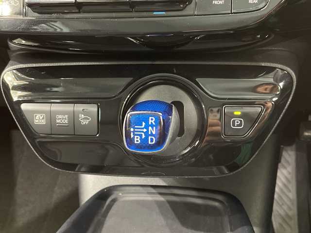 トヨタ プリウス Sツーリングセレクション 栃木県 2019(令1)年 3.6万km ホワイトパールクリスタルシャイン 純正9インチナビ/（CD/DVD/Bluetooth/フルセグTV）/バックカメラ/トヨタセーフティセンス/前後クリアランスソナー/デジタルインナーミラー（ドラレコ機能付き）/LEDヘッドライト/LEDフォグ/LEDデイライト/オートライト/オートマチックハイビーム/TRDエアロ（F/S/R）/TRDフロントガーニッシュ/黒レザーシート/シートヒーター/本革ステアリング/ステアリングスイッチ/電動格納ミラー/純正アルミホイール/純正フロアマット