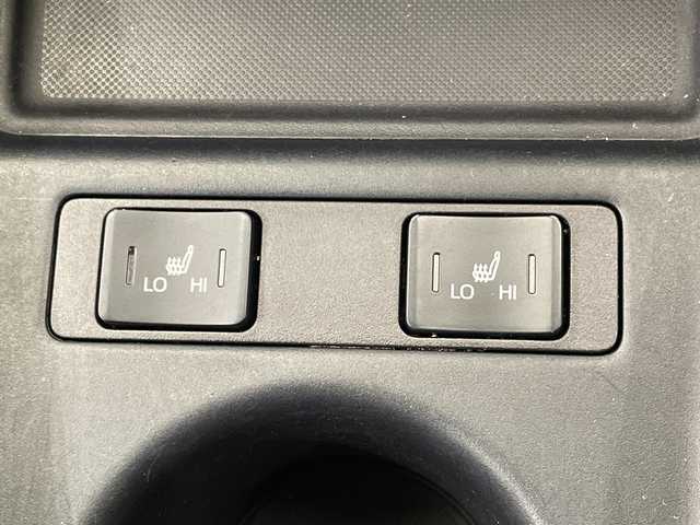 トヨタ プリウス Sツーリングセレクション 栃木県 2019(令1)年 3.6万km ホワイトパールクリスタルシャイン 純正9インチナビ/（CD/DVD/Bluetooth/フルセグTV）/バックカメラ/トヨタセーフティセンス/前後クリアランスソナー/デジタルインナーミラー（ドラレコ機能付き）/LEDヘッドライト/LEDフォグ/LEDデイライト/オートライト/オートマチックハイビーム/TRDエアロ（F/S/R）/TRDフロントガーニッシュ/黒レザーシート/シートヒーター/本革ステアリング/ステアリングスイッチ/電動格納ミラー/純正アルミホイール/純正フロアマット