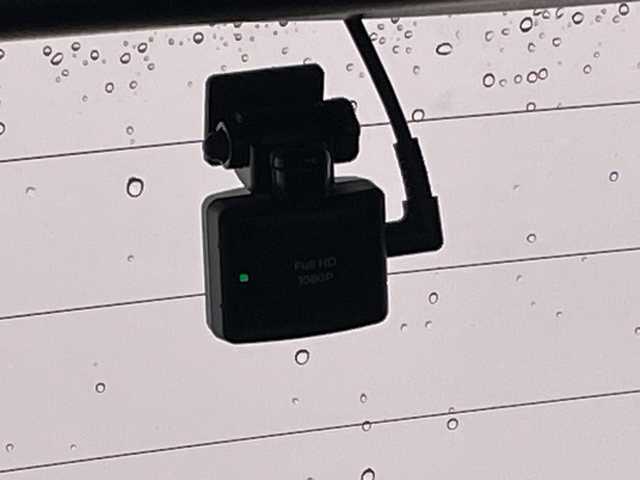 トヨタ プリウス Sツーリングセレクション 栃木県 2019(令1)年 3.6万km ホワイトパールクリスタルシャイン 純正9インチナビ/（CD/DVD/Bluetooth/フルセグTV）/バックカメラ/トヨタセーフティセンス/前後クリアランスソナー/デジタルインナーミラー（ドラレコ機能付き）/LEDヘッドライト/LEDフォグ/LEDデイライト/オートライト/オートマチックハイビーム/TRDエアロ（F/S/R）/TRDフロントガーニッシュ/黒レザーシート/シートヒーター/本革ステアリング/ステアリングスイッチ/電動格納ミラー/純正アルミホイール/純正フロアマット