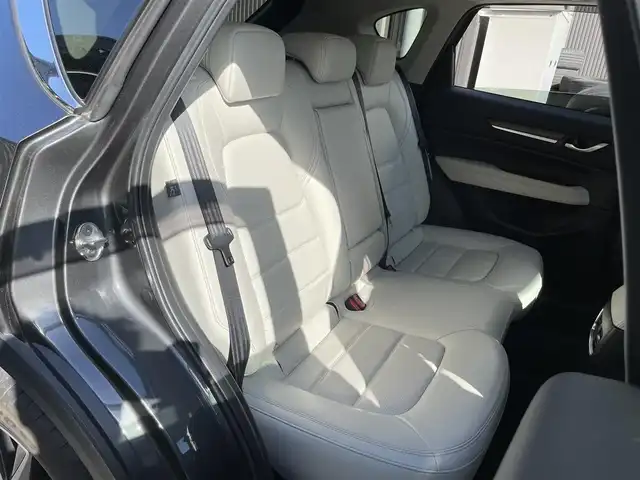 マツダ ＣＸ－５ XD Lパッケージ 大阪府 2020(令2)年 7.5万km マシーングレープレミアムM 衝突被害軽減ブレーキ/車間認知支援システム/レーンキープアシストシステム/純正ナビ/（CD/DVD/Bluetooth/フルセグTV）/360°ビュー・モニター/追従型クルーズコントロール/交通標識認識システム/LEDヘッドライト/フォグランプ/レザーシート/ブラインドスポットモニター/ドライバーアテンションアラート/前席シートヒーター/前席パワーシート/革巻きステアリング/ステアリングヒーター/パドルシフト/純正アルミホイール/ETC/ステアリングリモコン/電動パーキングブレーキ/オートホールドブレーキ/オートヘッドライト/オートリトラーミラー