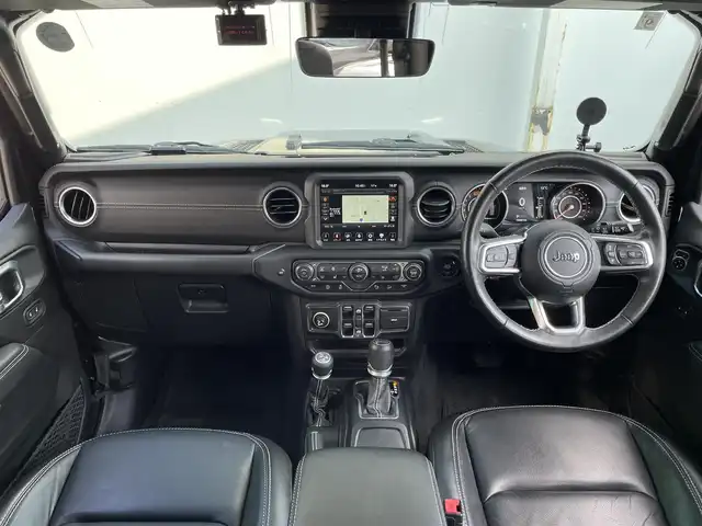 クライスラー・ジープ ジープ ラングラー アンリミテッド サハラ 青森県 2019(令1)年 1.6万km 黒 ワンオーナー /4WD/純正ナビ/ (BT、USB)/フルセグTV/バックカメラ/前方、左サイドカメラ/アダプティブクルーズコントロール/前席シートヒーター /ステアリングヒーター/防眩ミラー/ヒルスタートアシスト/衝突軽減ブレーキ/ブラインドスポットモニター/オートライト/LEDヘッドライト/フォグランプ/リアフォグランプ/純正フロアマット(ラバー)/サイドステップ/背面タイヤ/18インチ純正アルミホイール/取扱説明書/保証書
