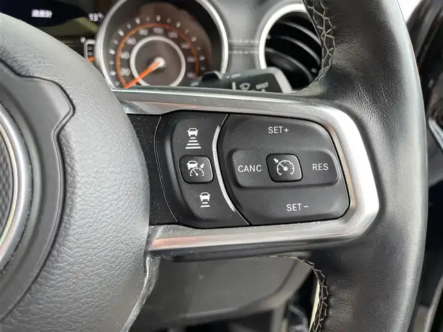 クライスラー・ジープ ジープ ラングラー アンリミテッド サハラ 青森県 2019(令1)年 1.6万km 黒 ワンオーナー /4WD/純正ナビ/ (BT、USB)/フルセグTV/バックカメラ/前方、左サイドカメラ/アダプティブクルーズコントロール/前席シートヒーター /ステアリングヒーター/防眩ミラー/ヒルスタートアシスト/衝突軽減ブレーキ/ブラインドスポットモニター/オートライト/LEDヘッドライト/フォグランプ/リアフォグランプ/純正フロアマット(ラバー)/サイドステップ/背面タイヤ/18インチ純正アルミホイール/取扱説明書/保証書