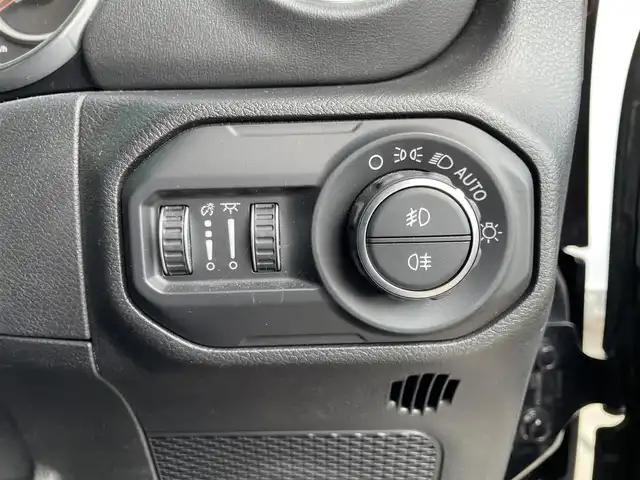 クライスラー・ジープ ジープ ラングラー アンリミテッド サハラ 青森県 2019(令1)年 1.6万km 黒 ワンオーナー /4WD/純正ナビ/ (BT、USB)/フルセグTV/バックカメラ/前方、左サイドカメラ/アダプティブクルーズコントロール/前席シートヒーター /ステアリングヒーター/防眩ミラー/ヒルスタートアシスト/衝突軽減ブレーキ/ブラインドスポットモニター/オートライト/LEDヘッドライト/フォグランプ/リアフォグランプ/純正フロアマット(ラバー)/サイドステップ/背面タイヤ/18インチ純正アルミホイール/取扱説明書/保証書