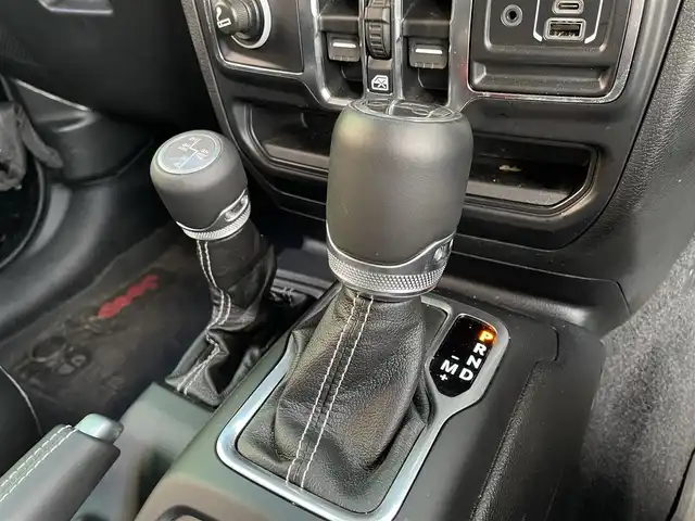 クライスラー・ジープ ジープ ラングラー アンリミテッド サハラ 青森県 2019(令1)年 1.6万km 黒 ワンオーナー /4WD/純正ナビ/ (BT、USB)/フルセグTV/バックカメラ/前方、左サイドカメラ/アダプティブクルーズコントロール/前席シートヒーター /ステアリングヒーター/防眩ミラー/ヒルスタートアシスト/衝突軽減ブレーキ/ブラインドスポットモニター/オートライト/LEDヘッドライト/フォグランプ/リアフォグランプ/純正フロアマット(ラバー)/サイドステップ/背面タイヤ/18インチ純正アルミホイール/取扱説明書/保証書