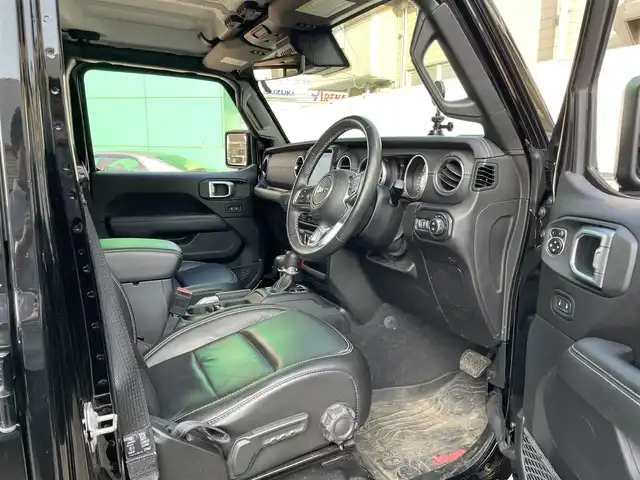 クライスラー・ジープ ジープ ラングラー アンリミテッド サハラ 青森県 2019(令1)年 1.6万km 黒 ワンオーナー /4WD/純正ナビ/ (BT、USB)/フルセグTV/バックカメラ/前方、左サイドカメラ/アダプティブクルーズコントロール/前席シートヒーター /ステアリングヒーター/防眩ミラー/ヒルスタートアシスト/衝突軽減ブレーキ/ブラインドスポットモニター/オートライト/LEDヘッドライト/フォグランプ/リアフォグランプ/純正フロアマット(ラバー)/サイドステップ/背面タイヤ/18インチ純正アルミホイール/取扱説明書/保証書