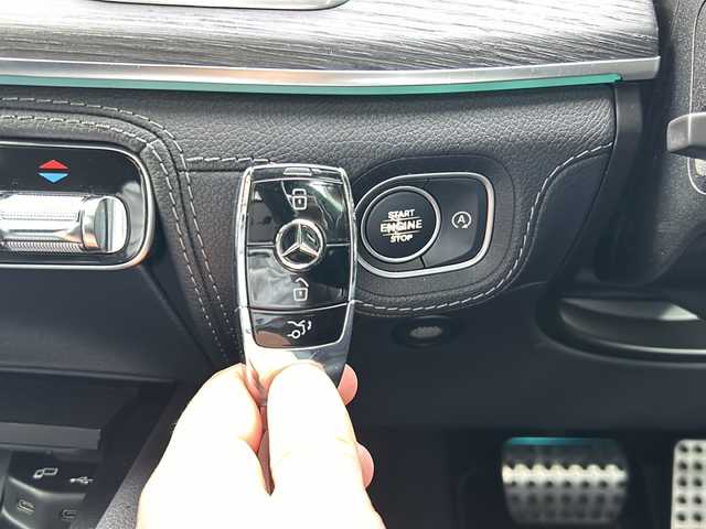 メルセデス・ベンツ ＧＬＥ４００ｄ 4MATIC スポーツ 岐阜県 2021(令3)年 4.2万km ダイヤモンドホワイト /12.3インチMBUXナビ(フルセグTV/BT/USB)//OP パノラミックスライディングルーフ//AMGライン/(マルチビームLEDヘッドライト)/(アダプティブハイビームアシスト+)/(AMGスタイリングPkg/AMG20インチAW)/(AMGスポーツステアリング)//レザーエクスクルーシブPkg/(本革シート[ナッパレザー/本革])/(前席シートベンチレーター)/(Burmesterサラウンドサウンドシステム)/(ヘッドアップディスプレイ)/(エナジャイジングPkg/エアバランスPkg)//レーダーセーフティPkg/(アクティブディスタンスアシスト)/(アクティブブレーキアシスト)/(PRE-SAFE/緊急回避補助システム)/(渋滞時緊急ブレーキ機能)/(アクティブブラインドスポットアシスト)/(アクティブレーンキーピングアシスト)/(アクティブステアリングアシスト)/(アクティブレーンチェンジングアシスト)/(アクティブエマージェンシーストップアシスト)/(トラフィックサインアシスト)//前席.2列目パワーシート・シートヒーター//アラウンドビューカメラ/パワーバックドア//社外GPSレーダー/純正ドライブレコーダー(前後)//ＥＴＣ２.０/パドルシフト//アクティブパーキングアシスト/パークトロニック