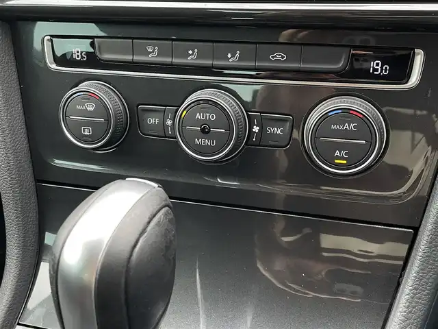 フォルクスワーゲン ゴルフ TDI コンフォートL マイスター 東京都 2020(令2)年 3.2万km 白 特別仕様車/DiscoverPro/フルセグTV/AppleCarPlay/AndroidAuto/Bluetooth/USB/SDスロットル/バックカメラ/ACC/フロントアシスト/レーンキープアシスト/ブラインドスポットアシスト/プロアクティブ・オキュパントP/オートホールド/ミラーリンク/パドルシフト/トランクスルー/LEDオートライト/フロントフォグ/バックフォグ