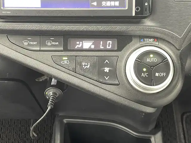 トヨタ アクア L 熊本県 2015(平27)年 3.9万km クールソーダメタリック 純正ナビNSCP-W64（ＣＤ・ＳＤ・ＢＴ・ワンセグ）/社外前方ドライブレコーダー　/バックカメラ　/横滑り防止　/社外フロアマット　/社外１４インチＡＷ　/リモコンキー　/スペアキー１本　/ドアバイザー　/取扱説明書