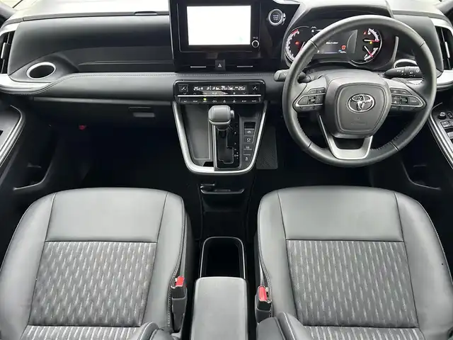トヨタ ノア S－Z 奈良県 2022(令4)年 0.9万km ホワイトパールクリスタルシャイン 純正８インチディスプレイオーディオ/（Bluetooth）/レーダーレーダークルーズコントロール/バックカメラ/コーナーセンサー/衝突軽減システム/レーンキープアシスト/両側パワースライドドア/ハーフレザーシート（ブラック）/前席シートヒーター/後席サンシェード/前方ドライブレコーダー/ドラレコ付きデジタルインナーミラー/ＥＴＣ/純正17インチAW/スペアキーX1