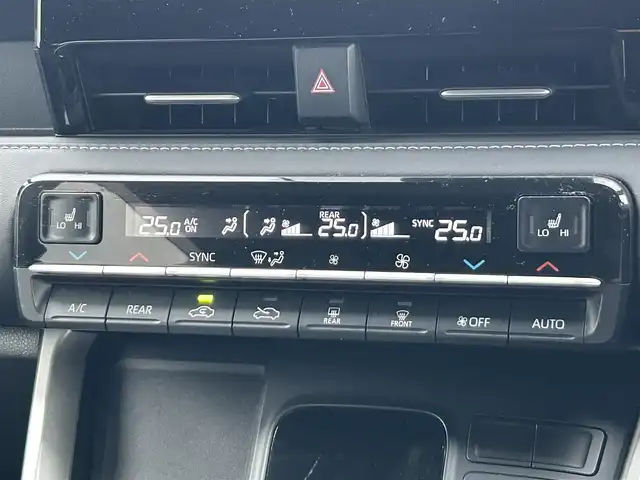 トヨタ ノア S－Z 奈良県 2022(令4)年 0.9万km ホワイトパールクリスタルシャイン 純正８インチディスプレイオーディオ/（Bluetooth）/レーダーレーダークルーズコントロール/バックカメラ/コーナーセンサー/衝突軽減システム/レーンキープアシスト/両側パワースライドドア/ハーフレザーシート（ブラック）/前席シートヒーター/後席サンシェード/前方ドライブレコーダー/ドラレコ付きデジタルインナーミラー/ＥＴＣ/純正17インチAW/スペアキーX1