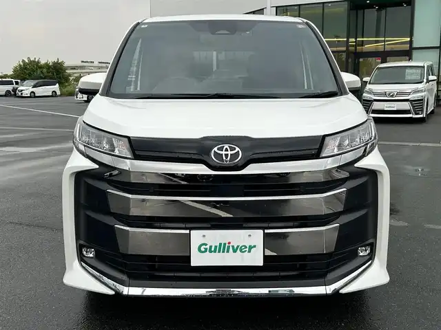 トヨタ ノア S－Z 奈良県 2022(令4)年 0.9万km ホワイトパールクリスタルシャイン 純正８インチディスプレイオーディオ/（Bluetooth）/レーダーレーダークルーズコントロール/バックカメラ/コーナーセンサー/衝突軽減システム/レーンキープアシスト/両側パワースライドドア/ハーフレザーシート（ブラック）/前席シートヒーター/後席サンシェード/前方ドライブレコーダー/ドラレコ付きデジタルインナーミラー/ＥＴＣ/純正17インチAW/スペアキーX1