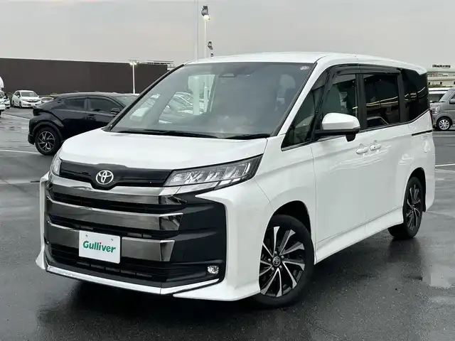 トヨタ ノア S－Z 奈良県 2022(令4)年 0.9万km ホワイトパールクリスタルシャイン 純正８インチディスプレイオーディオ/（Bluetooth）/レーダーレーダークルーズコントロール/バックカメラ/コーナーセンサー/衝突軽減システム/レーンキープアシスト/両側パワースライドドア/ハーフレザーシート（ブラック）/前席シートヒーター/後席サンシェード/前方ドライブレコーダー/ドラレコ付きデジタルインナーミラー/ＥＴＣ/純正17インチAW/スペアキーX1